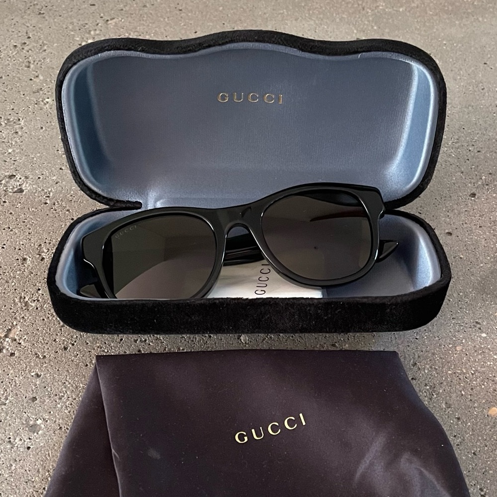 GUCCI Round-Frame Acetate Sunglasses in Black